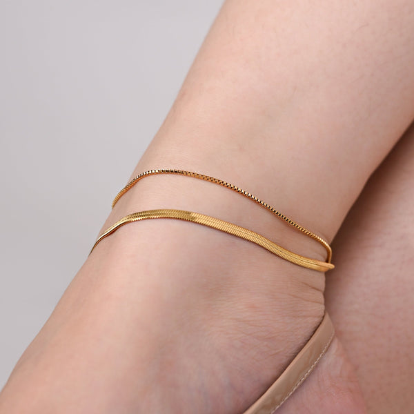 FLATTERING ANKLET