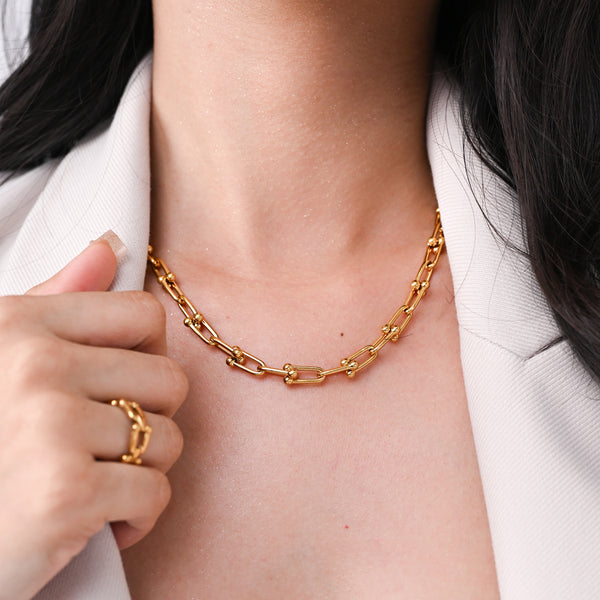 STATEMENT GOLD NECKLACE